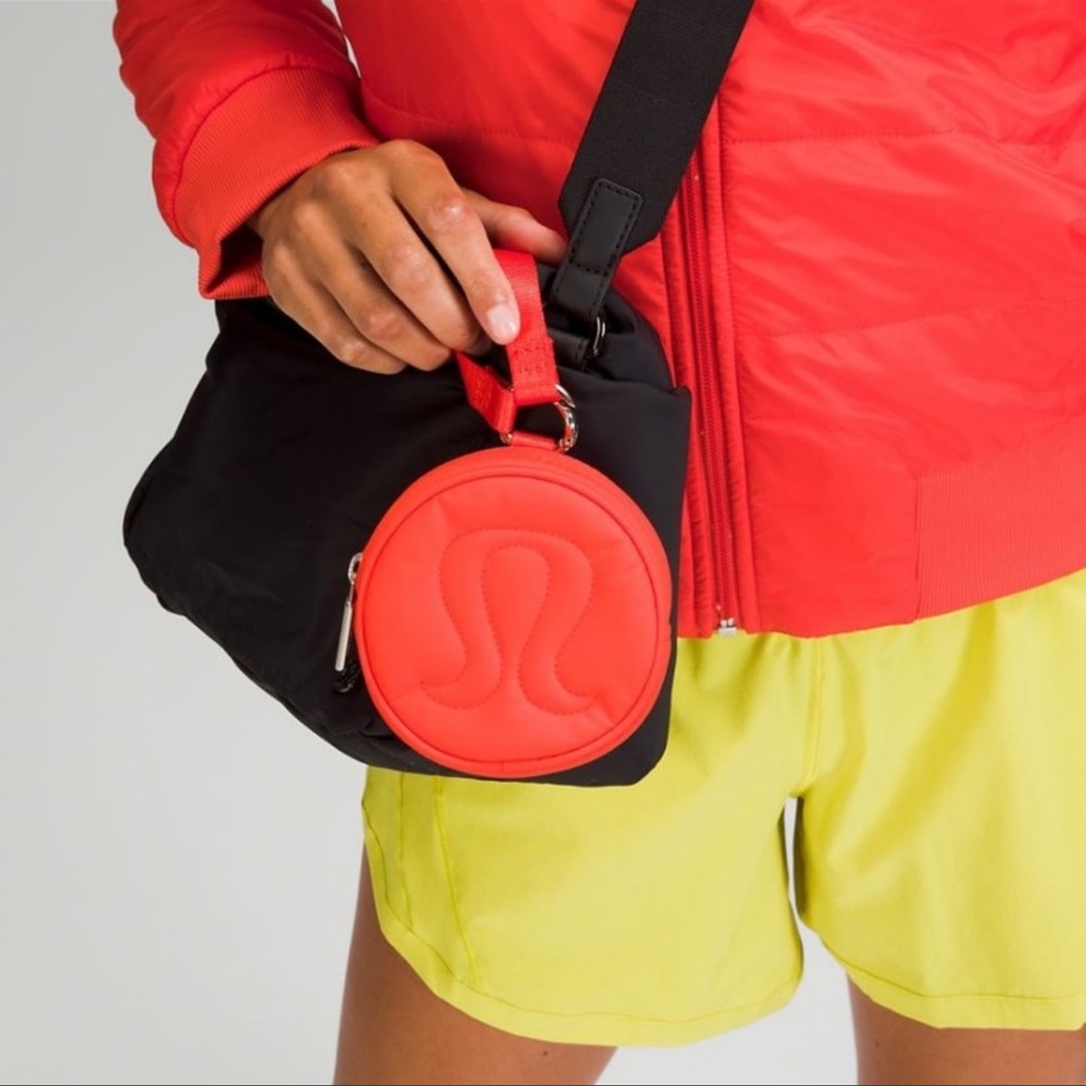 Lululemon Logo Pouch NWT Attach to belt, belt loop, bag, or backpack PINK - Picture 10 of 11